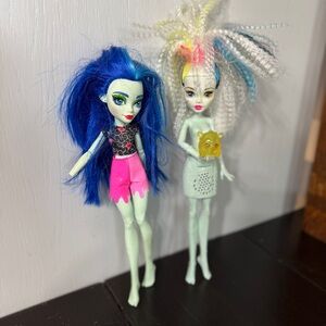 Monster High Doll Set - Electrified High Voltage Frankie Stein, Ghoulia Yelps